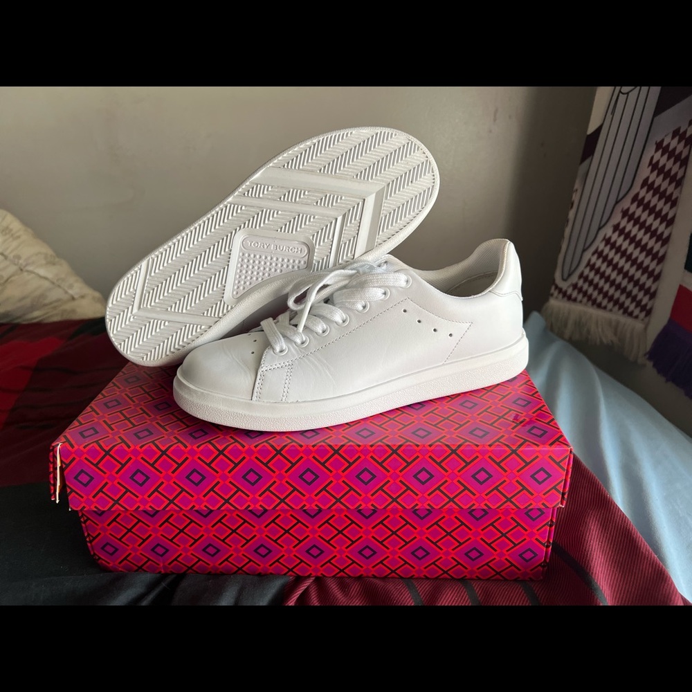 Tory Burch ( Howell Court )